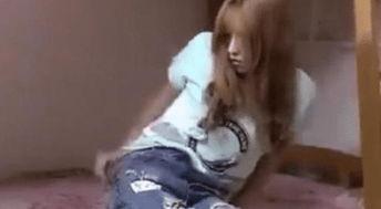 美女主播直播裤子脱落,网友热议